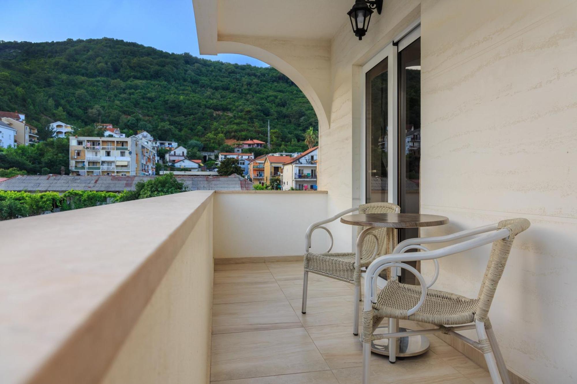 Hotel Maksim แฮร์เซ็ก-โนวี ภายนอก รูปภาพ