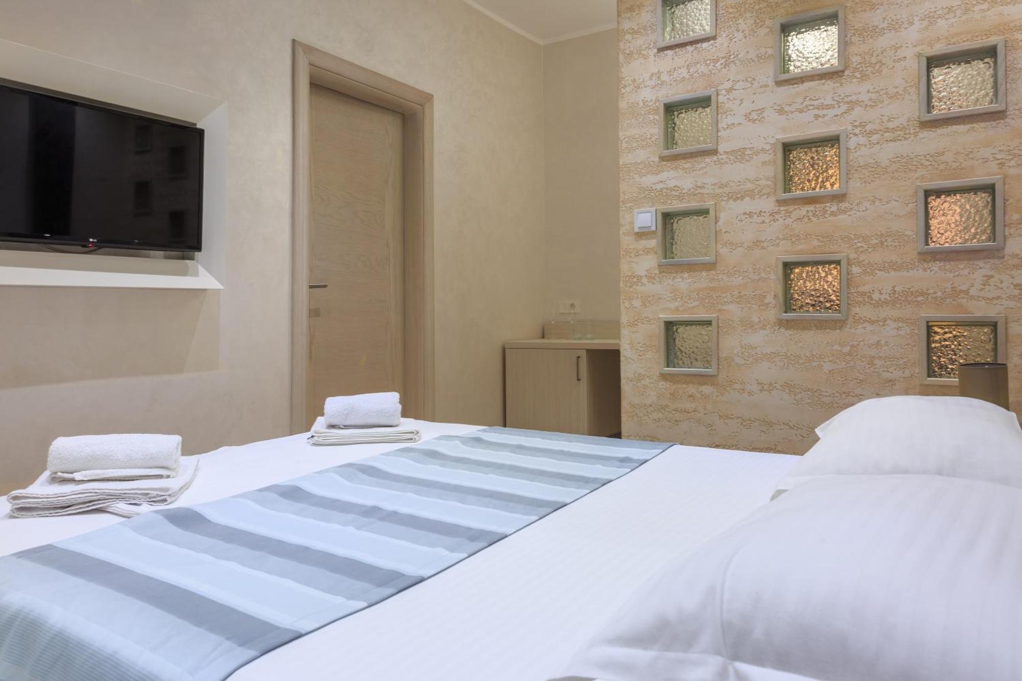 Hotel Maksim แฮร์เซ็ก-โนวี ภายนอก รูปภาพ
