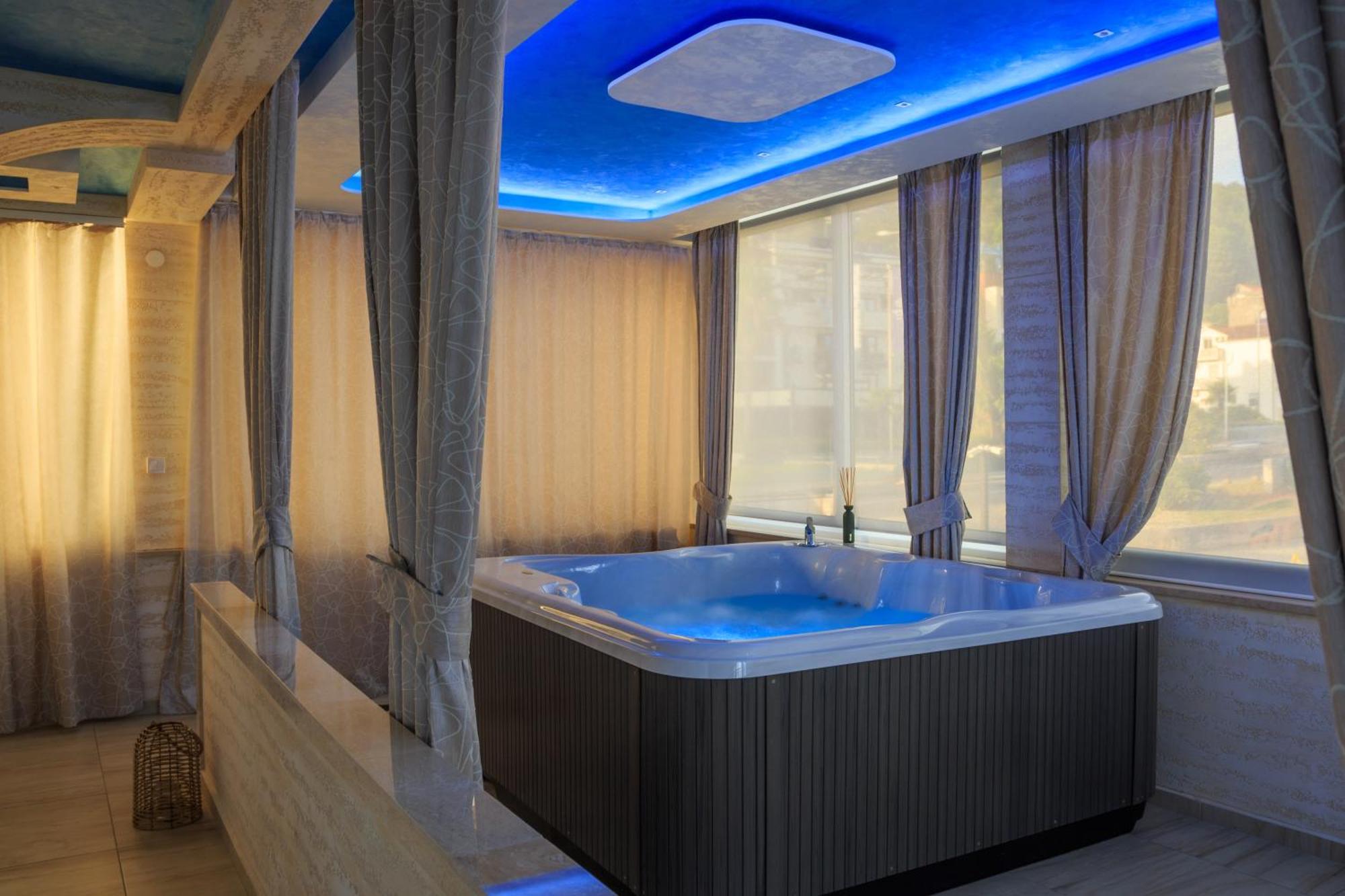 Hotel Maksim แฮร์เซ็ก-โนวี ภายนอก รูปภาพ