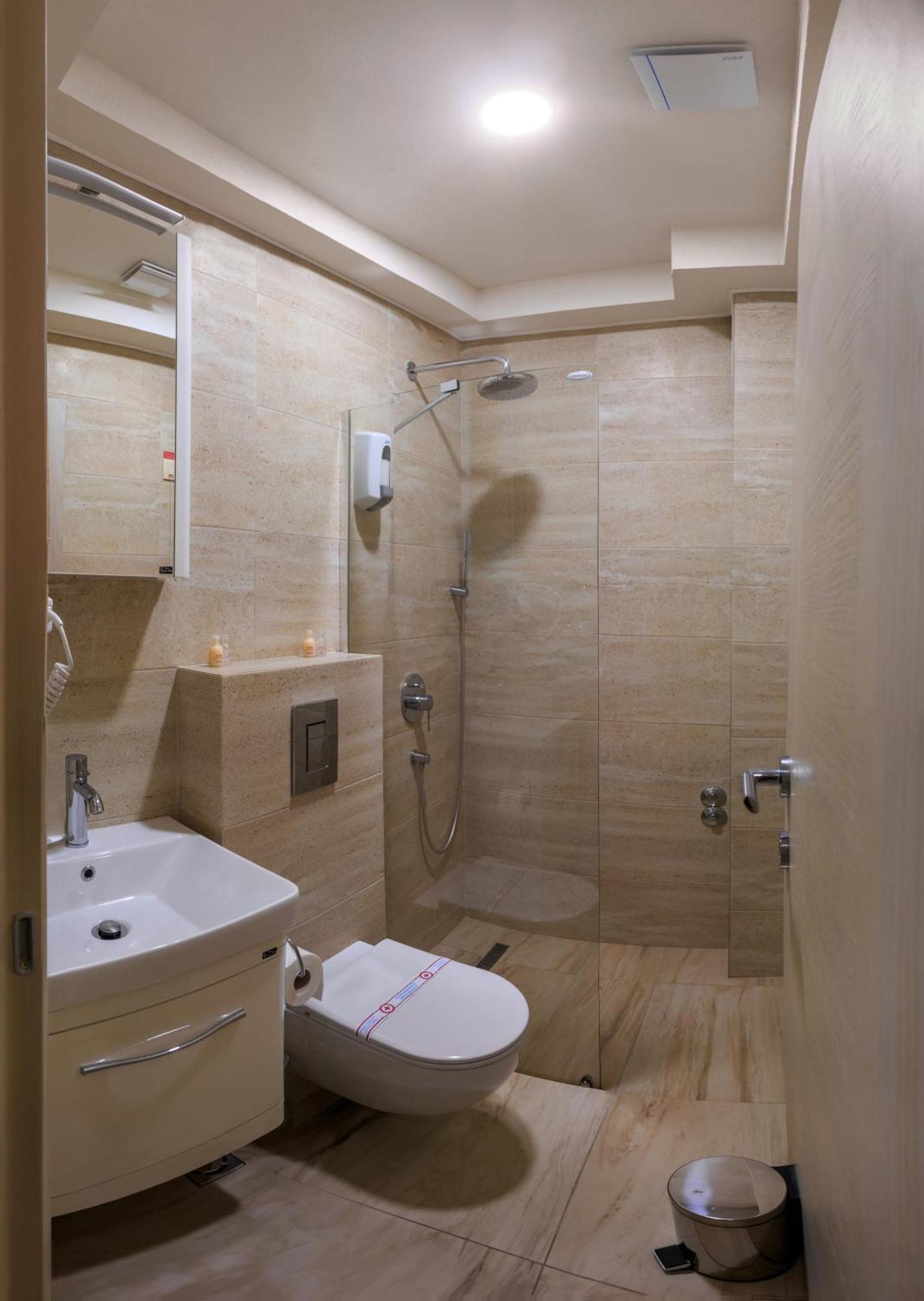 Hotel Maksim แฮร์เซ็ก-โนวี ภายนอก รูปภาพ