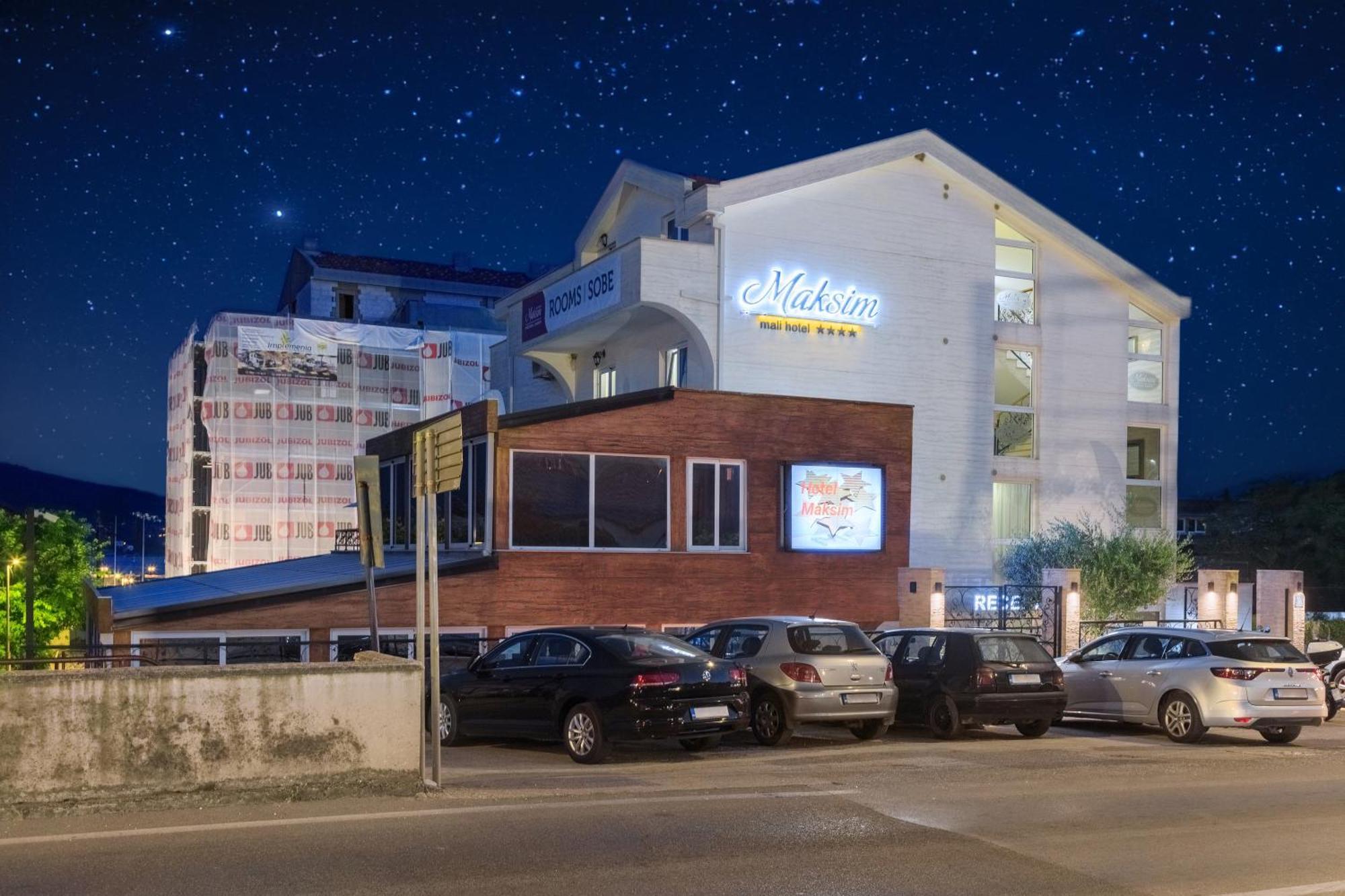Hotel Maksim แฮร์เซ็ก-โนวี ภายนอก รูปภาพ