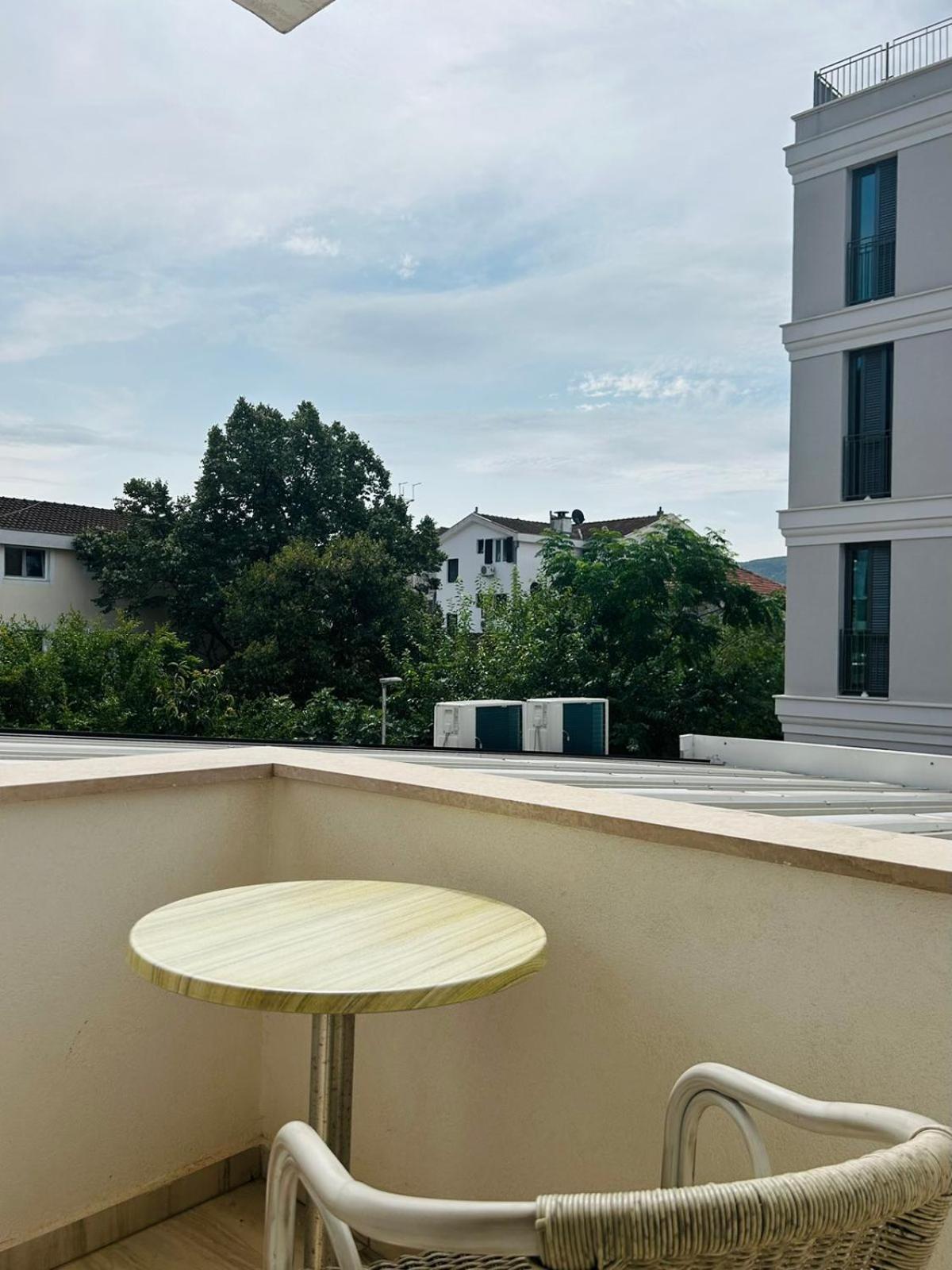 Hotel Maksim แฮร์เซ็ก-โนวี ภายนอก รูปภาพ