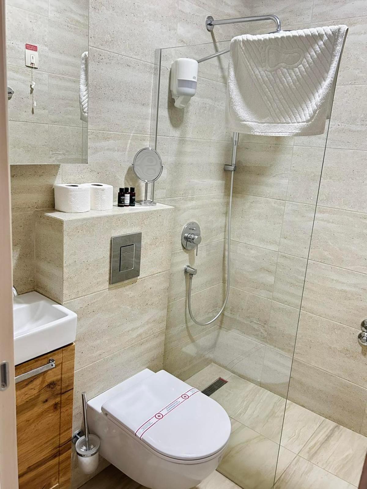 Hotel Maksim แฮร์เซ็ก-โนวี ภายนอก รูปภาพ